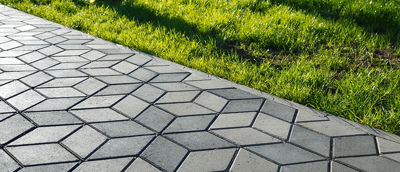 8 Ways to Add Colour and Interest to Your Interlock Driveway