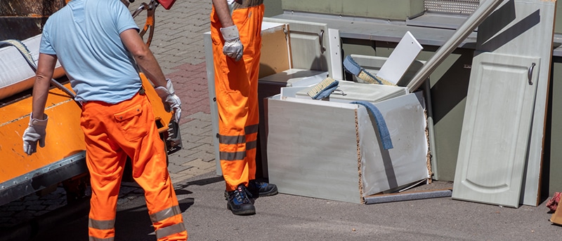2 Benefits of Hiring Professional Junk Removal Services